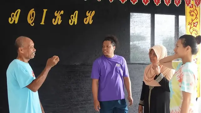 6 Potret Indah Permatasari Mudik ke Rumah Mertua, Anak Disambut oleh Kakek-Nenek