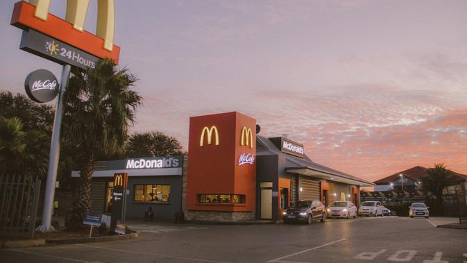 Ilustrasi McDonald's. (dok. Foto Thabang Mokoena/Unsplash)