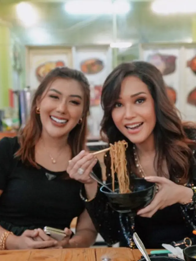 Maia Estianty dan Rey Utami (https://www.instagram.com/p/CyQmsyfBqTd/)