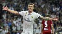 Gelandang asal Jerman, Toni Kroos memperbaharui kontrak bersama Real Madrid hingga 2022 dengan bayaran per pekan sebesar 200.000 pound sterling. (AFP/Gerard Julien)