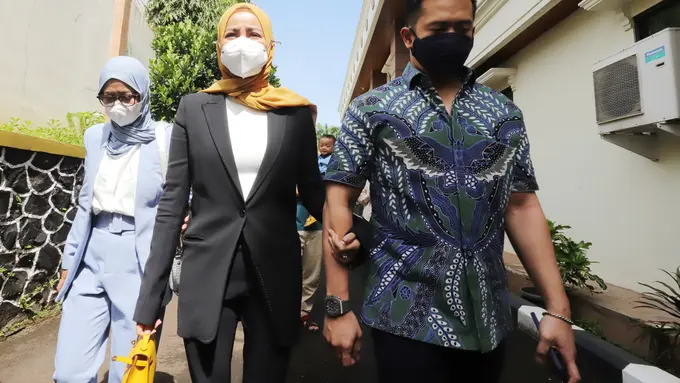 Tetap Tampil Mesra, Ini 7 Potret Olla Ramlan dan Aufa hutapea Jalani Sidang Cerai