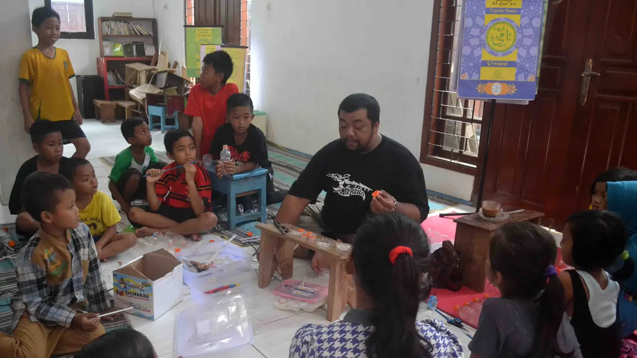 Para Pemuda Kikis Ancaman Putus Sekolah Lewat Kampung Sinau