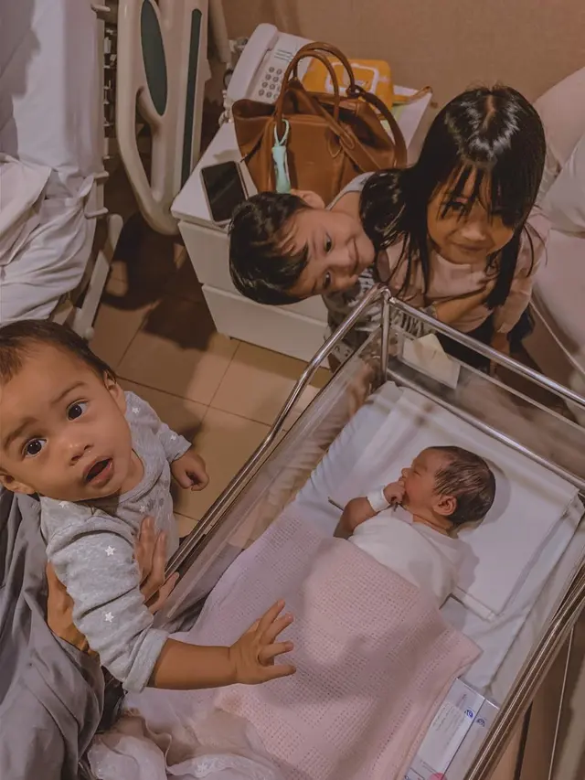 [Fimela] Keluarga Ricky Harun