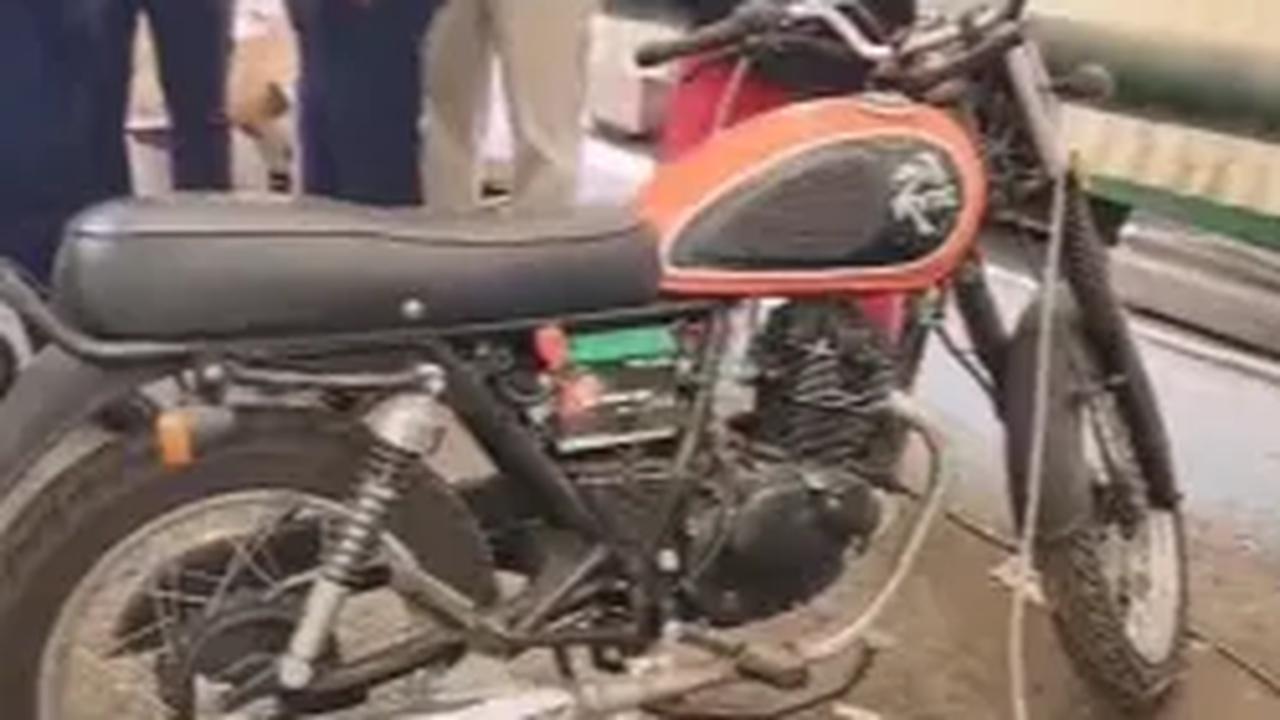 Terlihat Nikuba dioperasikan pada sebuah motor di sana. Tidak tanggung-tanggung, Nikuba dioperasikan di motor Ducati.