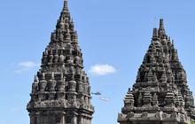 Momen Prabowo Pamer Keindahan Prambanan ke PM Modi dari Udara