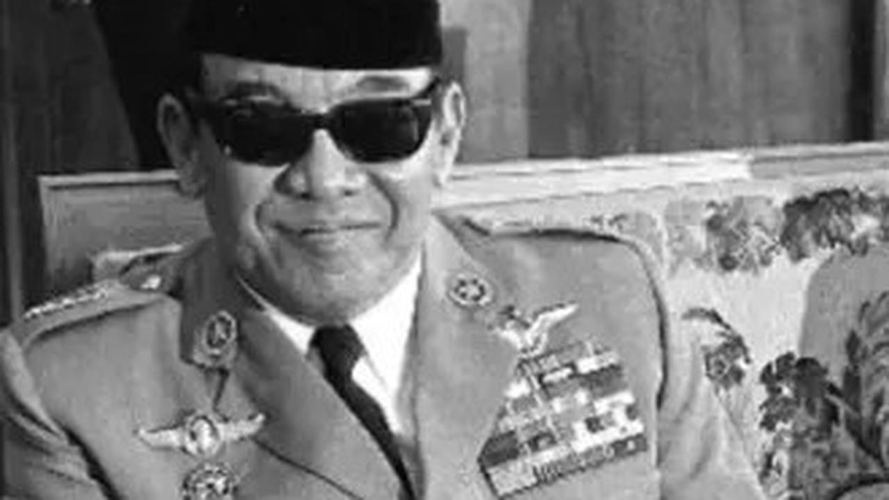 6 Potret Lawas Dewi Soekarno dan Soekarno, Setia Dampingi ketika Acara Kenegaraan