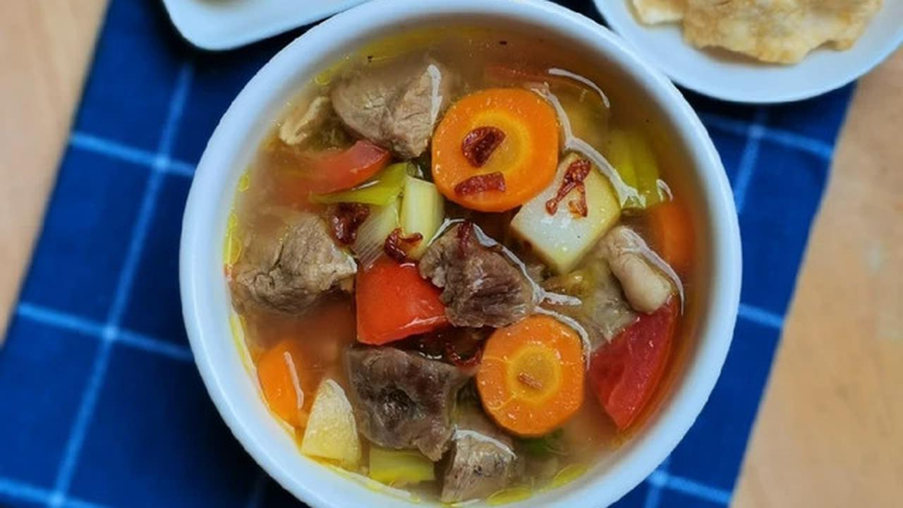 Ilustrasi Sop Daging Sapi Kuah Bening