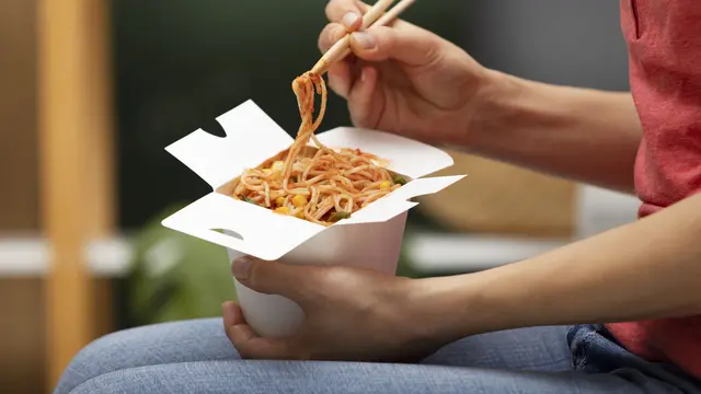 Membatasi Konsumsi Makanan Instan
