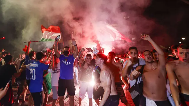 FOTO: Euforia Suporter Usai Italia Juara Euro 2020