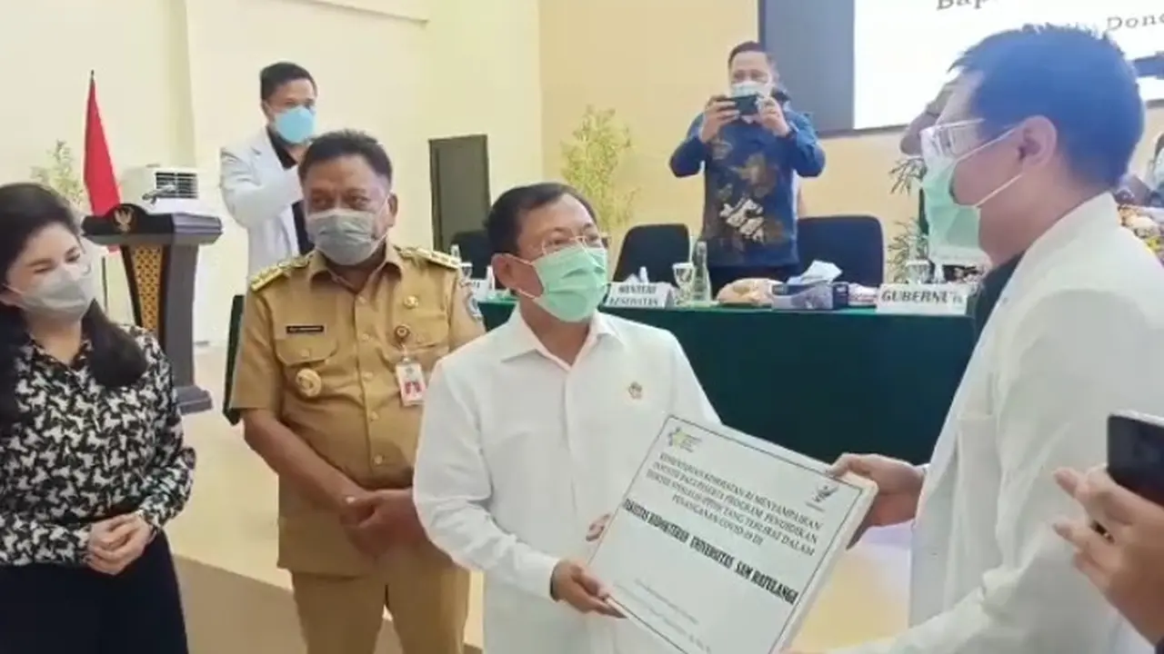 Menkes RI Terawan Agus Putranto saat berkunjung di Fakultas Kedokteran Unsrat Manado.