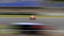Pebalap MotoGP dari Repsol Honda Team, Marc Marquez melaju pada lintasan saat Balapan MotoGP Republik Ceska di Sirkuit Brno, (6/8/2017). (AP/Petr David Josek)