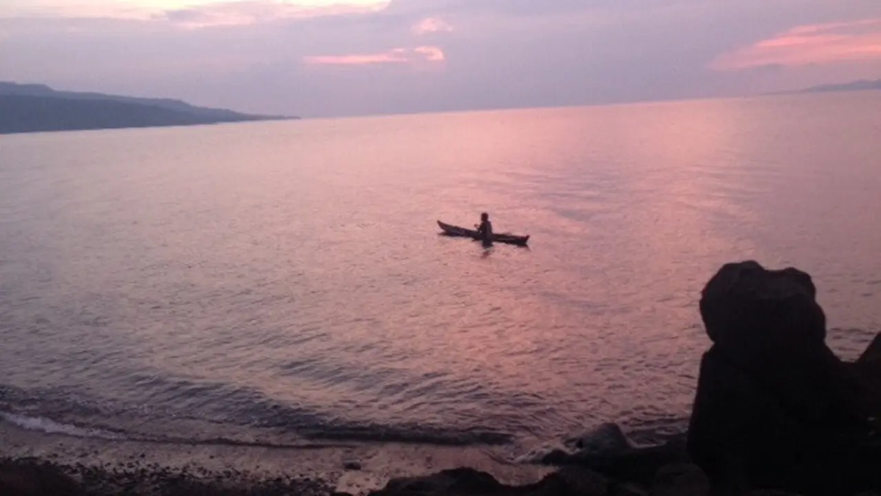 Nikmati Keindahan Langit Senja di Pantai Kawaliwu