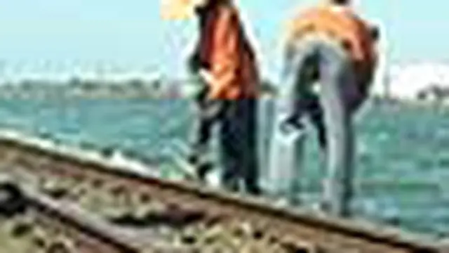 Perbaikan Rel Kereta di Pantaura Terus Dilakukan