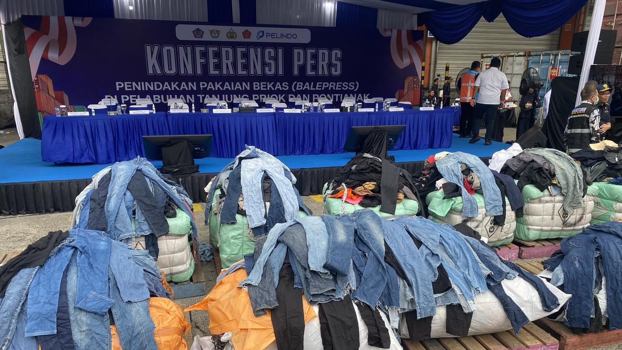 Bea Cukai Sita Ribuan Bal Pakaian Bekas Impor Ilegal, Nilainya Tembus Rp53 Miliar