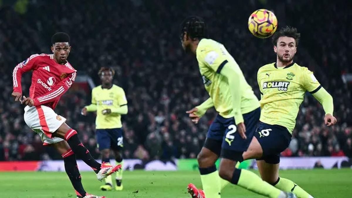 Foto: Amad Diallo Sang Pahlawan, Cetak Hat-trick Bawa MU Comeback Sensasional atas Southampton di Liga Inggris