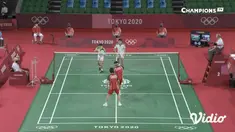 Ganda putra bulu tangkis Indonesia Kevin Sanjaya Sukamuljo/Marcus Fernaldi Gideon menyerah pada pasangan Taiwan Lee Yang/Wang Chi Lin Selasa (27/7). Permainan berlangsung tiga gim dengan skor 18-21, 21-15 dan 17-21.