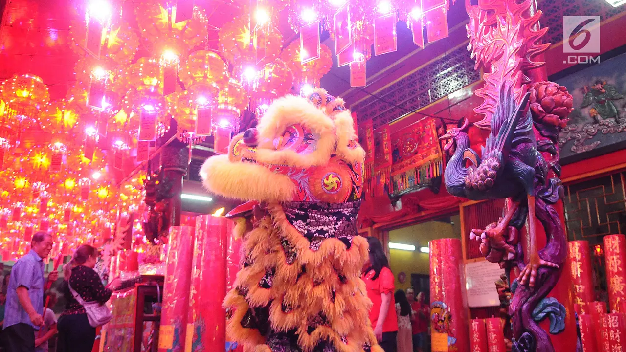 Atraksi Tarian Barongsai Malam Imlek di Vihara Amurva Bhumi
