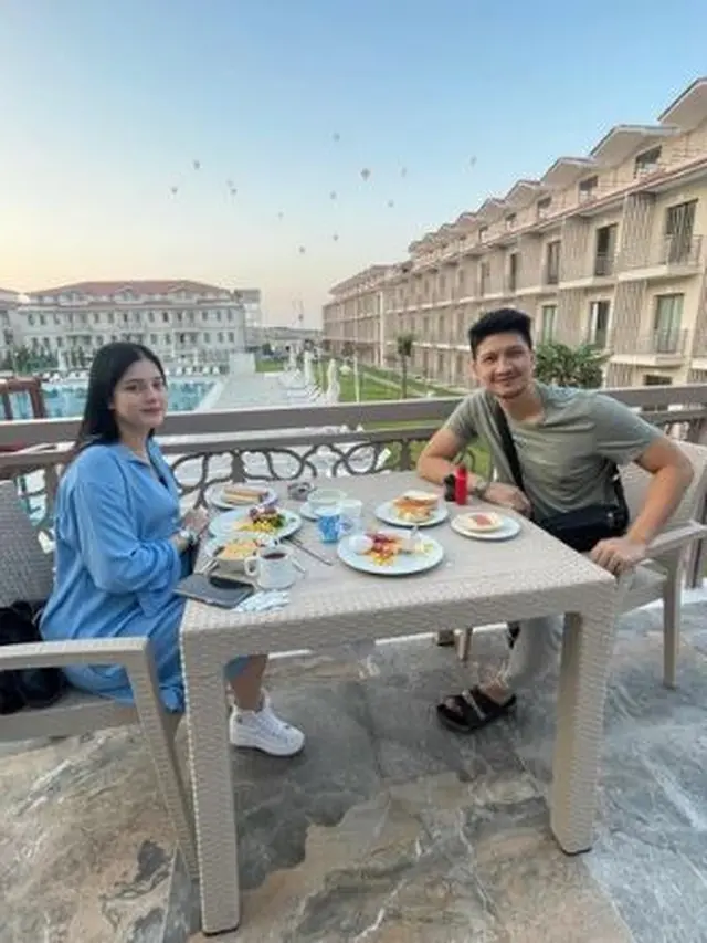 Aditya Zoni dan Yasmine Ow liburan ke Turki (Instagram/real_aditya1)