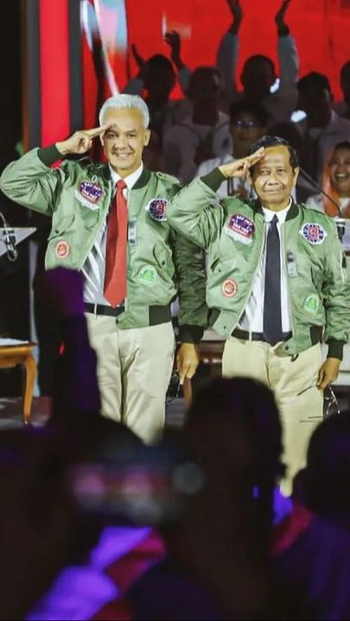 Rupanya, ada pesan atau arti khusus pada emblem (patch) yang menempel pada jaket bomber tersebut. <br>