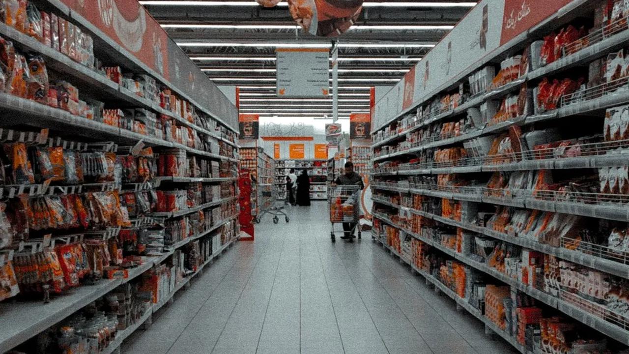 Masyarakat dunia beramai-ramai melakukan pemboikotan produk berasal dari Israel maupun yang memiliki hubungan dengannya.