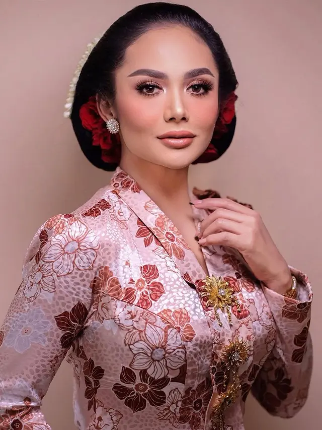 Krisdayanti di acara 7 bulanan Aurel (Foto: Instagram/@krisdayantilemos)