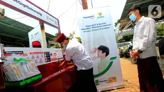 Santri antre cuci tangan di fasilitas sikat gigi di Panti Asuhan Wisma Karya Bakti, Depok, Jawa Barat, Jumat (22/10/2021). Pepsodent melalui Pepsoden Siwak berkolaborasi dengan BAZNAS menyalurkan donasi 31 fasilitas sikat gigi dan 150 paket edukasi kapada anak yatim piatu. (Liputan6.com/HO/Bon)
