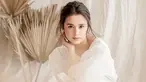 Michelle Ziudith beberapa kali terlihat tampil anggun dengan busana putih di akun Instagramnya. Seperti saat jalani pemotretan ini, ia terlihat begitu memukau dengan balutan dress berwarna putih. Makeup flawless yang digunakan pun tetap membuatnya terlihat menawan. (Liputan6.com/IG/@michelleziu)