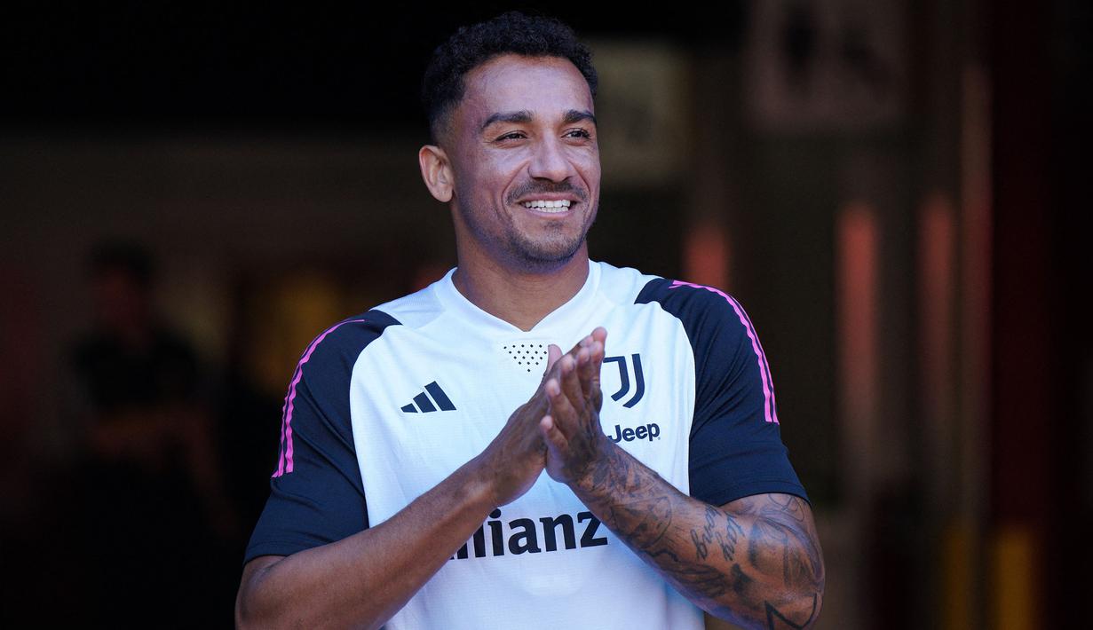 Bek tengah asal Brasil, Danilo menjadi pemain tertua keempat dalam skuad Juventus pada musim 2023/2024. Pemain yang didatangkan dari Manchester City pada awal musim 2019/2020 saat ini telah berusia 32 tahun. Senioritasnya menjadikannya dipercaya mengemban kapten tim Juventus sejak awal musim 2023/2024 menggantikan Leonardo Bonucci yang pergi secara gratis ke Union Berlin. Hingga kini ia telah tampil dalam 170 laga bersmaa Juventus di semua ajang kompetisi dengan torehan 9 gol dan 10 assist. (AFP/Getty Images/Loren Elliott)