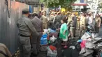 Jelang Ramadan Satpol PP Jakarta Pusat merazia Pedagang Kaki Lima (PKL) yang menghuni trotoar di kawasan Senen Jakarta Pusat. Dalam Razia ini sejumlah pedagang berusaha merebut barang dagangannya dari petugas