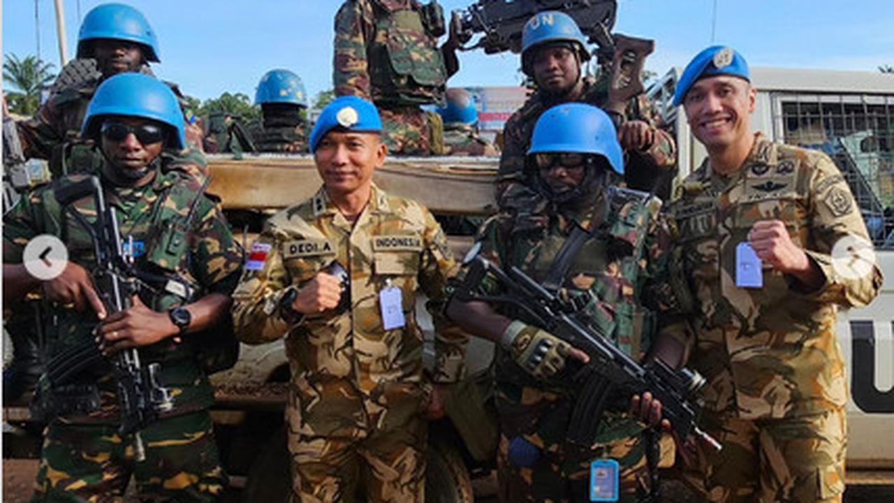 Potret Gagah Paulus Pandjaitan dengan Kendaraan Militer di Wilayah Konflik Mengenakan Seragam Loreng