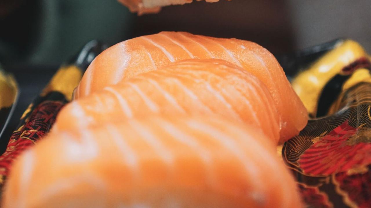 <b>Mengapa Ikan Kurang Matang Berbahaya bagi Kesehatan?</b>