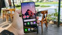 Realme GT 7 yang telah resmi diperkenalkan untuk publik. (Liputan6.com/Agustinus M. Damar)