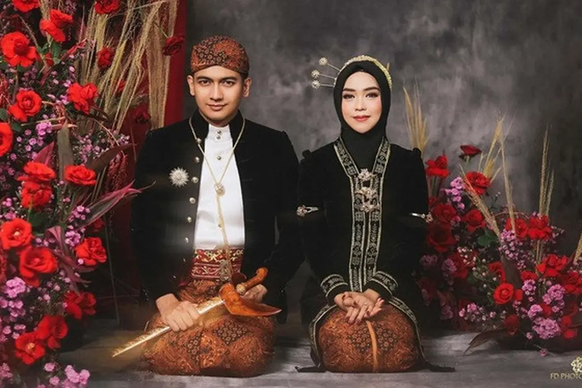 Jelang Pernikahan, Ini 7 Potret Prewedding Ria Ricis dan Teuku Ryan Pakai Baju Adat Jawa
