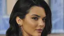 Selain Rob, si cantik Kendall Jenner juga selalu membuat publik penasaran soal kekasihnya yang sebenarnya. Sempat dikabarkan jalin hubungan spesial dengan A$AP Rocky, kini Kendall disebut dekat dengan Blake Griffin. (Instagram/kendalljenner)
