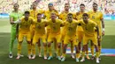 Para pemain starting XI Timnas Rumania berfoto bersama jelang dimulainya laga Grup E Euro 2024 menghadapi Timnas Ukraina di Allianz Arena, Munchen, Jerman, Senin (17/6/2024). (AP Photo/Matthias Schrader)