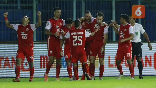 FOTO: Comeback Dramatis, Persija Singkirkan Bhayangkara Solo FC dan Lolos ke Perempatfinal sebagai Juara Grup B - Tim Persija Jakarta; Marc Klok