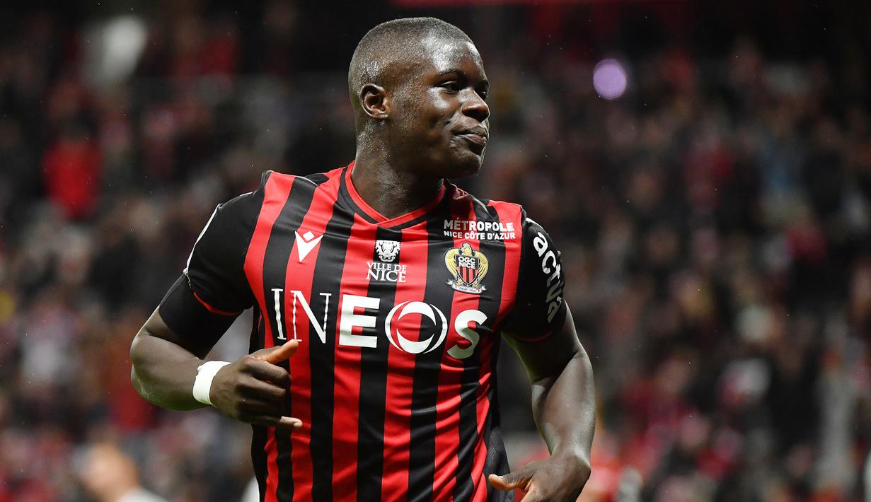 4. Malang Sarr (Chelsea) - Pemain asal Prancis ini direkrut secara gratis oleh Chelsea pada bursa transfer musim ini. Malang Sarr dikontrak selama dua tahun oleh Chelsea dan dipinjamkan ke FC Porto. (AFP/Yann Coatsaliou)