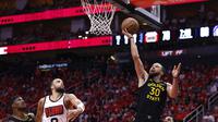 Stephen Curry memimpin Warriors mengalahkan Rockets di playoff NBA 2025 (AFP)