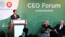 Presiden Joko Widodo berbicara di Forum CEO Lunch disaksikan Perdana Menteri Australia Malcolm Turnbull (kanan) saat acara ASEAN-Australia Special Summit 2018 di Sydney (17/3). (AFP/Pool/Mark Metcalfe)