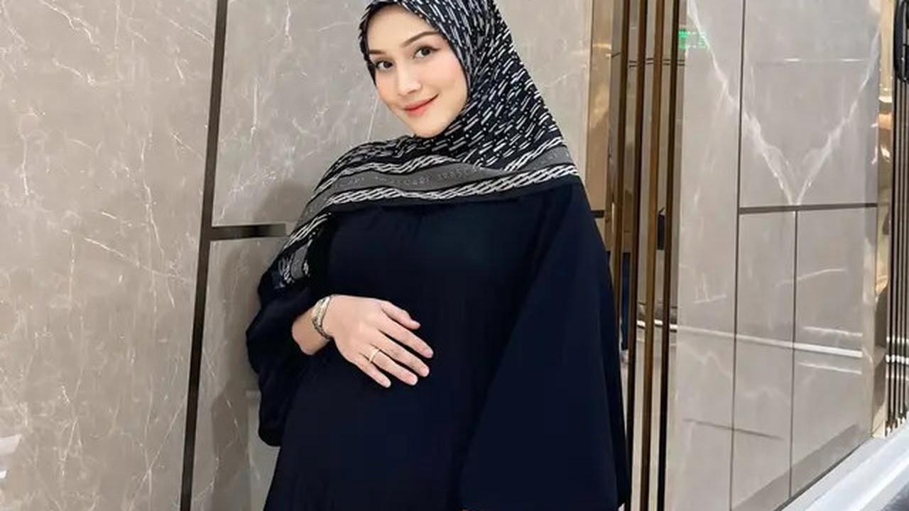 Sudah Melahirkan Anak Ketiga, Ini 6 Potret Melody Prima Momong Buah Hati