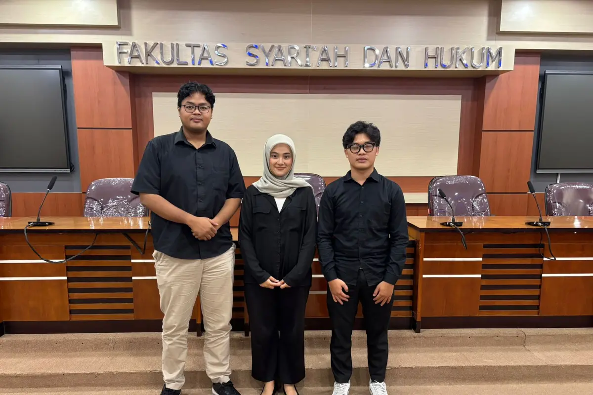 Mahasiswa UIN Sunan Kalijaga Yogyakarta, Faisal Nasirul Haq, Tsalis Khoirul Fatna, dan Rizki Maulana Syafei (dari kiri ke kanan)