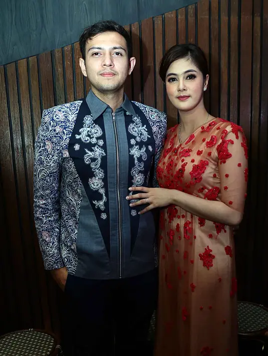 "Rahasia biar lebih seru hehehe. Enggak tahun ini pastinya. Mudah mudahan awal tahun depan," lanjut Rifky. (Deki Prayoga/Bintang.com)