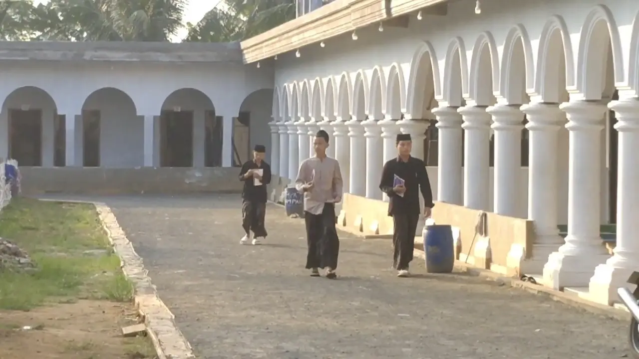 Kisah Ponpes di Lampung Timur Mandiri Listrik 32 Tahun, Santri hingga Warga Nikmati Energi dari Bendungan