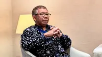 Ketua Umum Pengurus Pusat Perkumpulan Endokrinologi Indonesia (PERKENI) Prof. Dr. dr. Em Yunir, Sp.PD, K-EMD, Finasim, soal obesitas, Surabaya (24/8/2025). Foto: Liputan6.com/Ade Nasihudin.