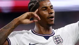 Penyerang Inggris, Marcus Rashford, merayakan gol keempat yang dicetak timnya dalam pertandingan Grup L Piala Dunia FIFA 2026 antara Inggris melawan Kroasia di Dallas Stadium, Arlington, Texas, pada 17 Juni 2026. (MICHAEL STEELE / GETTY IMAGES NORTH AMERICA / Getty Images via AFP)