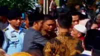 Warga kota Padang berbondong-bondong menunaikan salat Idulfitri bersama Presiden