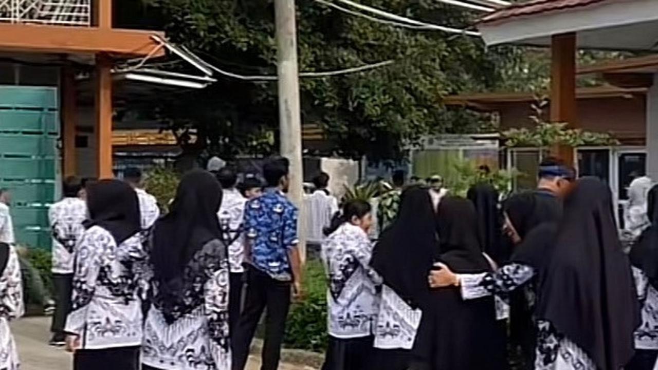 Peringati Hari Guru Nasional, Momen Siswa SMAN 2 Serang Kompak Prank Guru Ini Viral