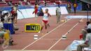 Atlet putri Indonesia, Maria Londa saat melakukan lompatan di nomor lompat jangkit di National Stadium, Singapura, Kamis (11/6/2015). Maria mencatat lompatan sejauh 13,75 meter dan berhasil meraih medali emas. (Liputan6.com/Helmi Fithriansyah)