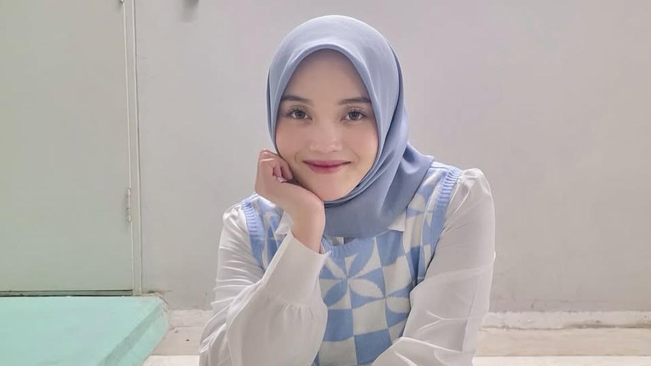 Mengintip Dapur Putri Delina dengan Desain American Classic Berpadu dengan Nuansa Tosca