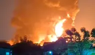 Pabrik Karet di Tangerang Kebakaran, Asap Pekat Membumbung Tinggi